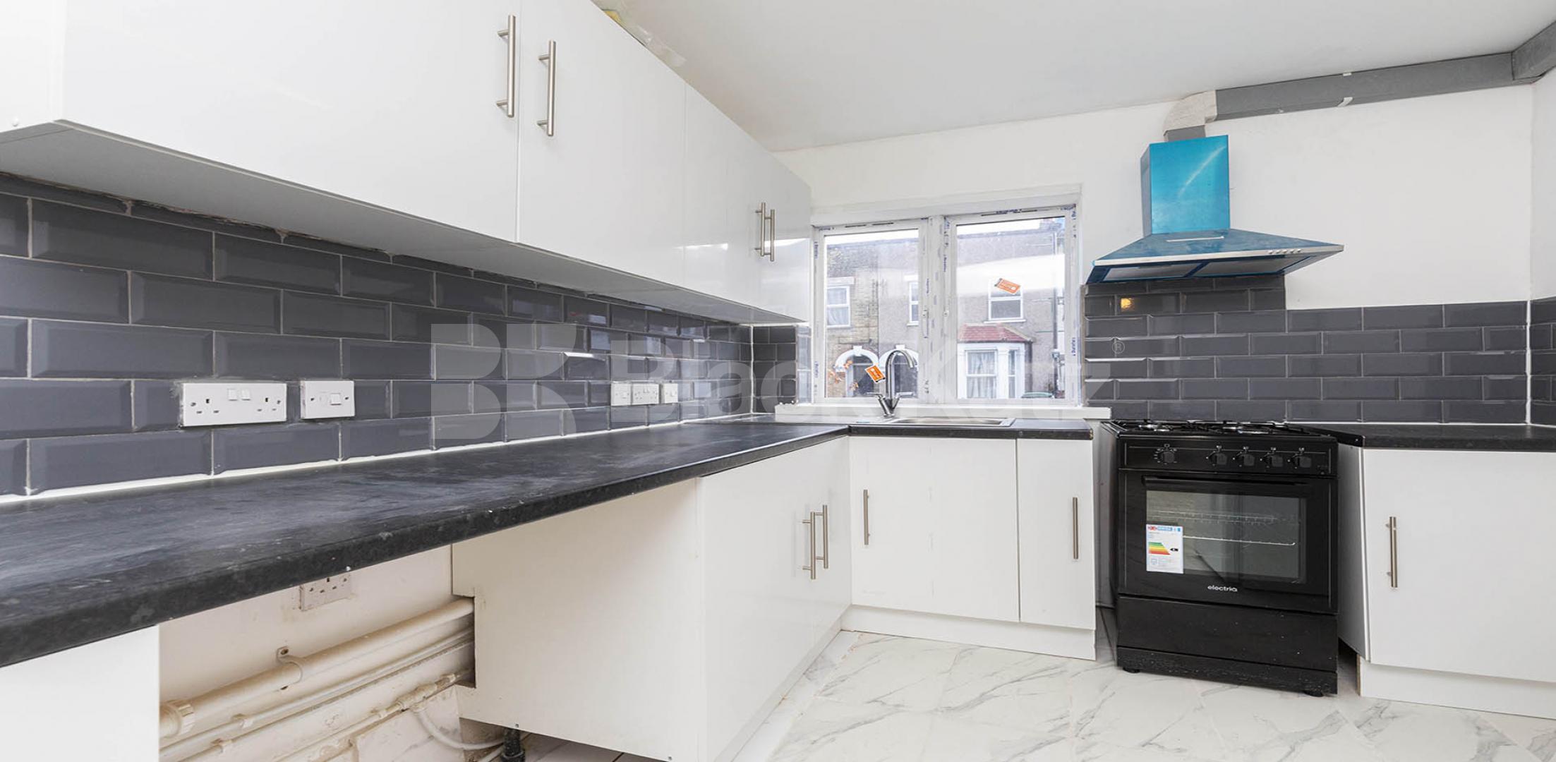 3 bedroom 4 bathroom house with large garden  Antill Road , Seven Sisters